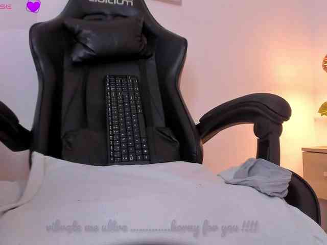 lucy-blue28 webcam