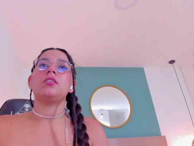 lucy-blue28 webcam