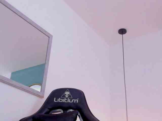 lucy-blue28 webcam