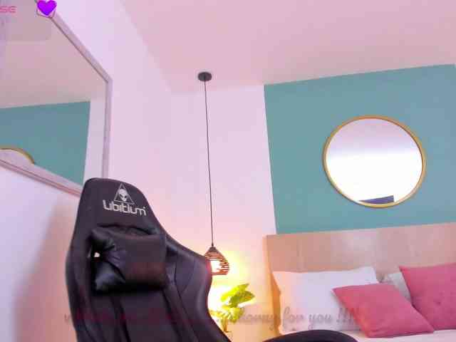 lucy-blue28 webcam