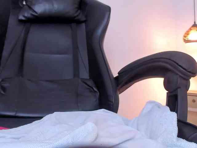 lucy-blue28 webcam