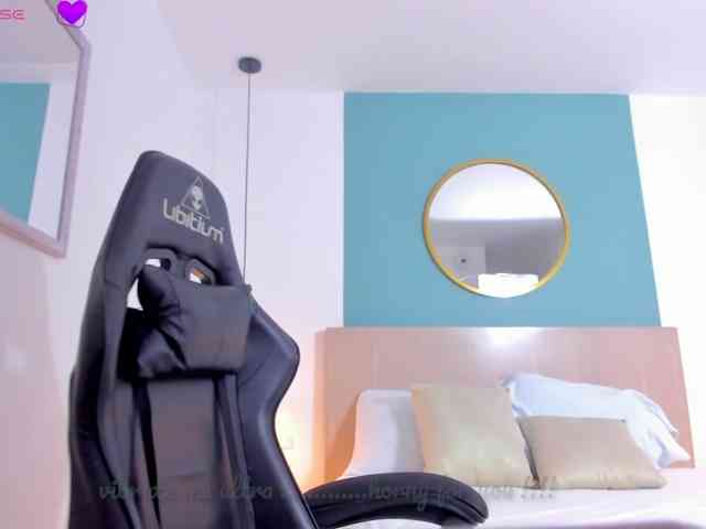 lucy-blue28 webcam