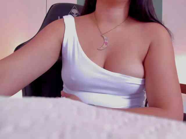 lucy-blue28 webcam
