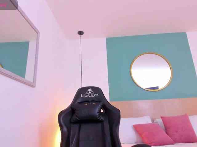 lucy-blue28 webcam