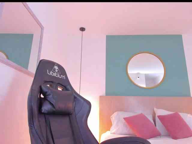 lucy-blue28 webcam