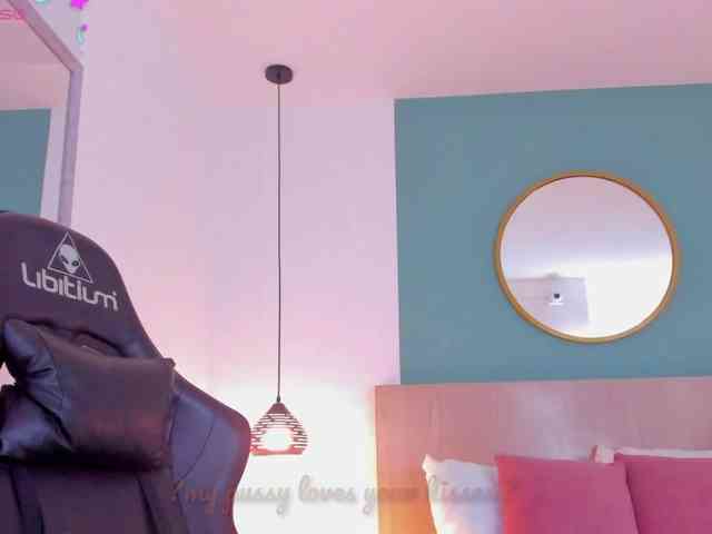 lucy-blue28 webcam