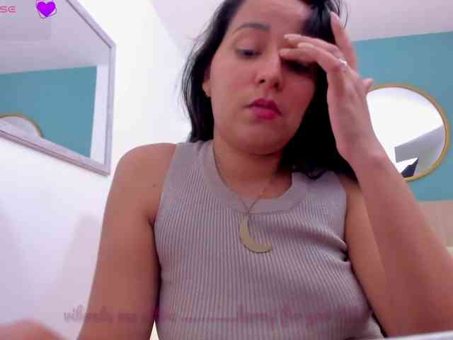 lucy-blue28 webcam
