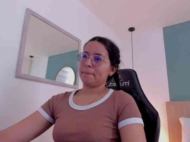 lucy-blue28 webcam