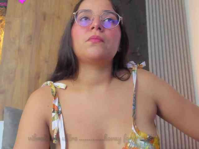 lucy-blue28 webcam