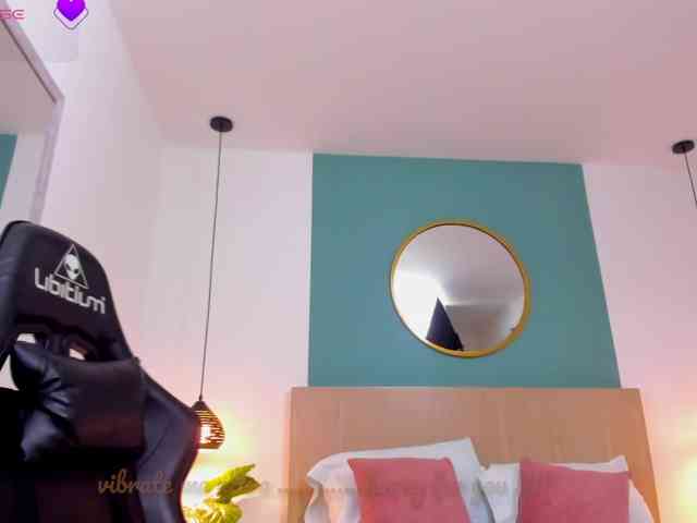 lucy-blue28 webcam