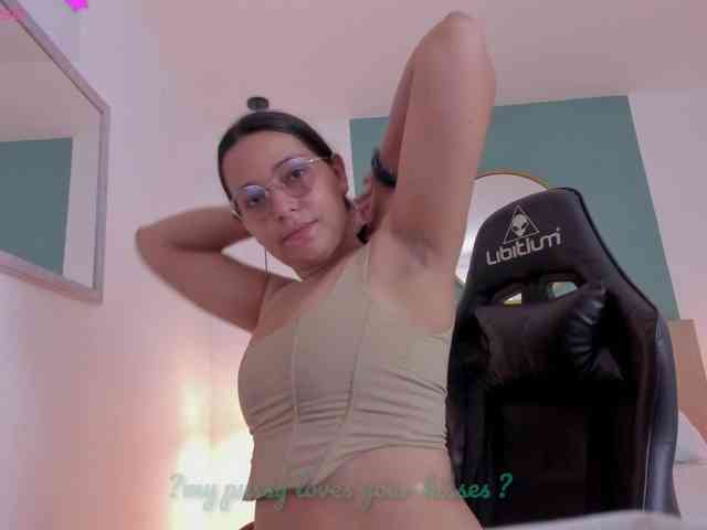 lucy-blue28 webcam