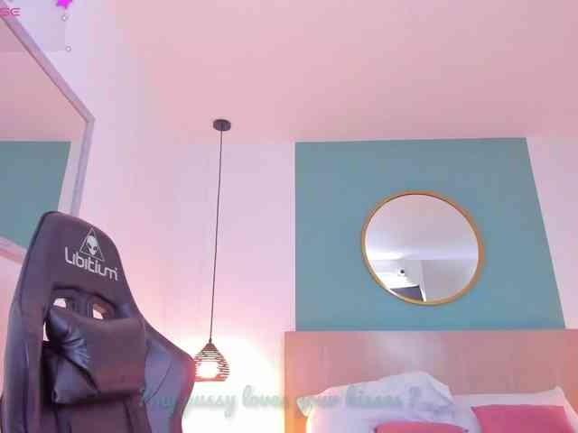 lucy-blue28 webcam