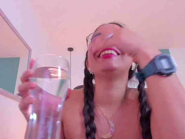 lucy-blue28 webcam