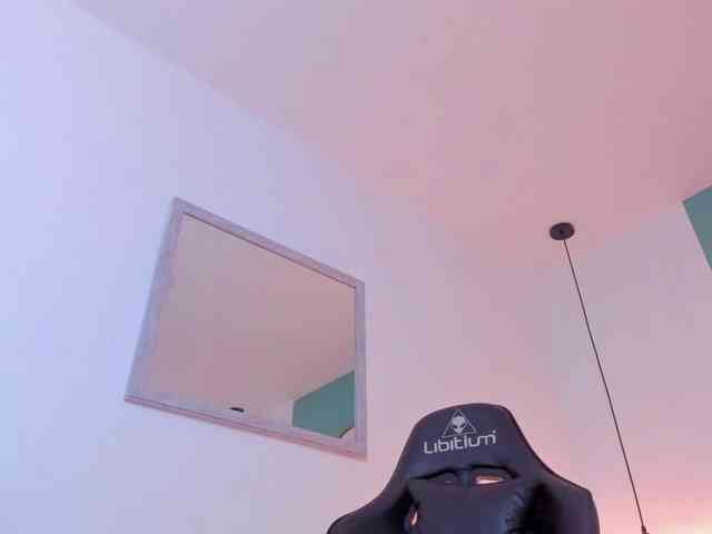 lucy-blue28 webcam