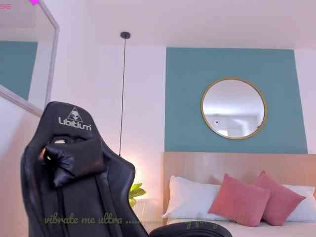 lucy-blue28 webcam