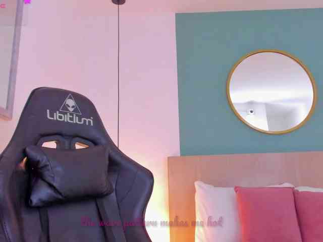 lucy-blue28 webcam