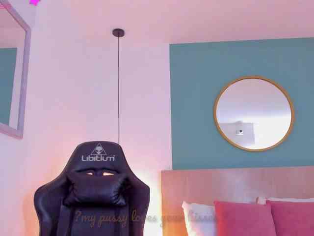 lucy-blue28 webcam