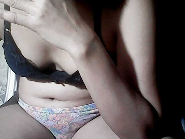 flowerhairypinay live cam on BongaCams