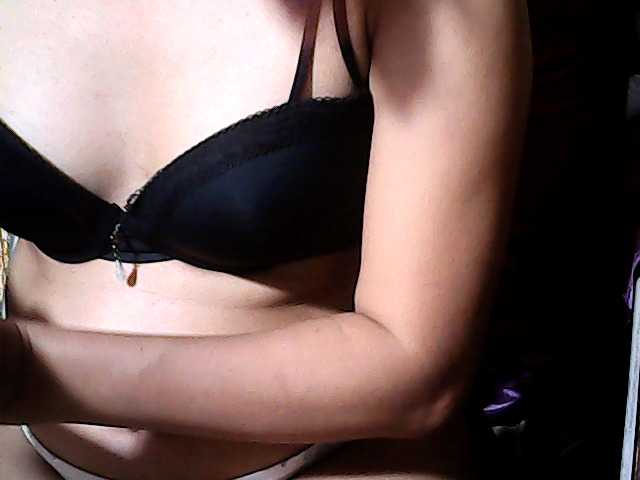 flowerhairypinay live cam on BongaCams