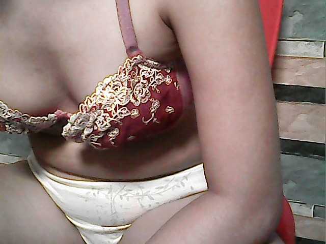 flowerhairypinay live cam on BongaCams
