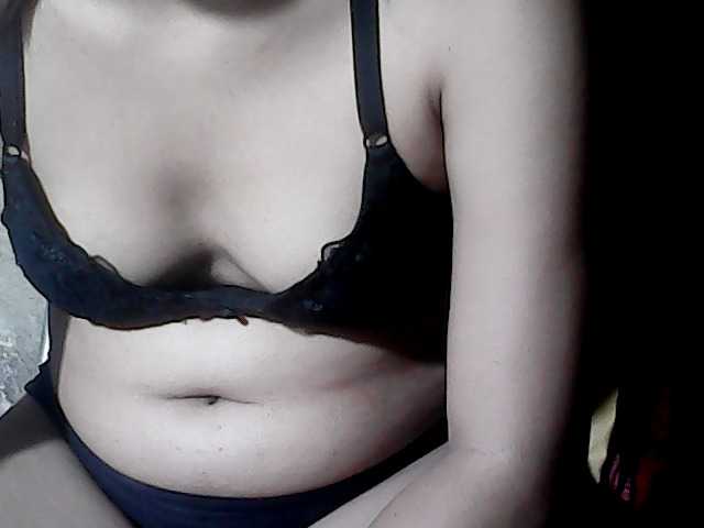 flowerhairypinay live cam on BongaCams