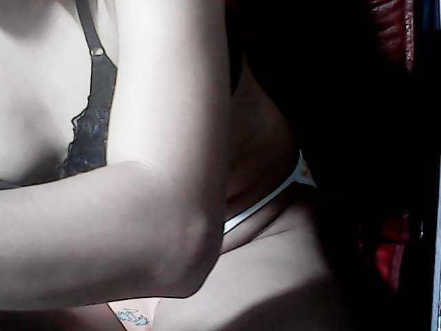 flowerhairypinay live cam on BongaCams