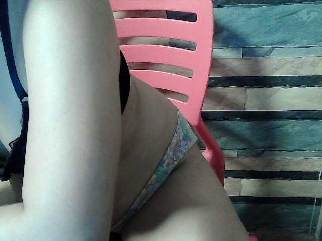 flowerhairypinay live cam on BongaCams