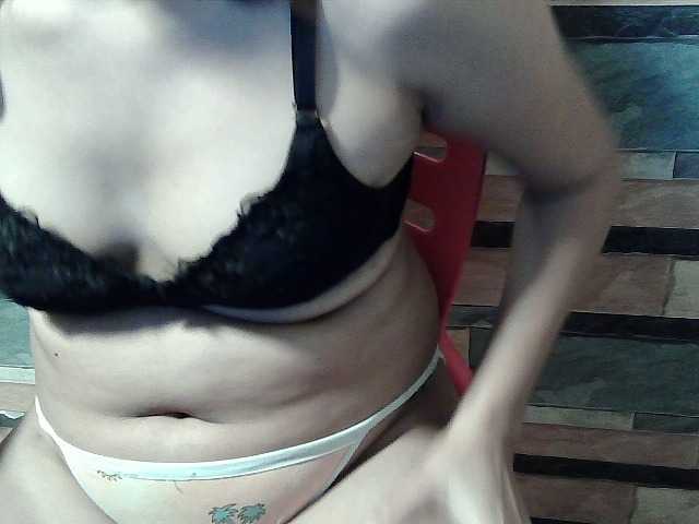 flowerhairypinay live cam on BongaCams