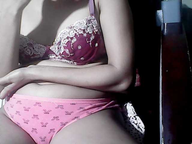 flowerhairypinay live cam on BongaCams