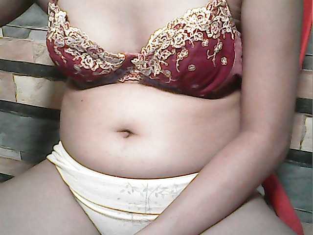 flowerhairypinay live cam on BongaCams