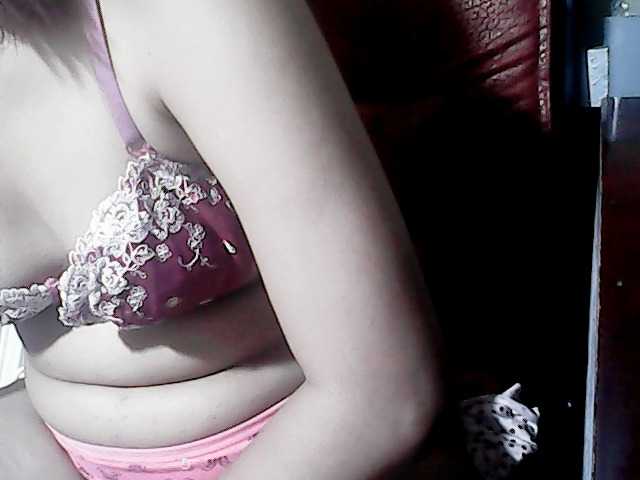 flowerhairypinay live cam on BongaCams