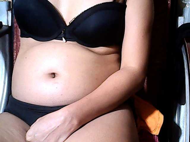 flowerhairypinay live cam on BongaCams