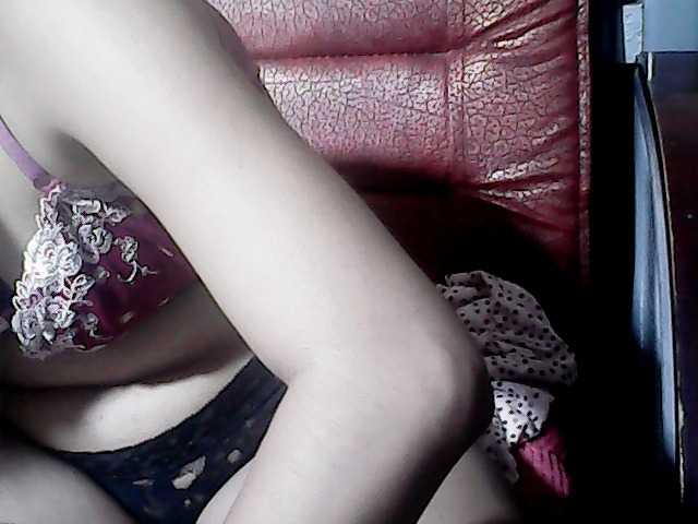 flowerhairypinay live cam on BongaCams