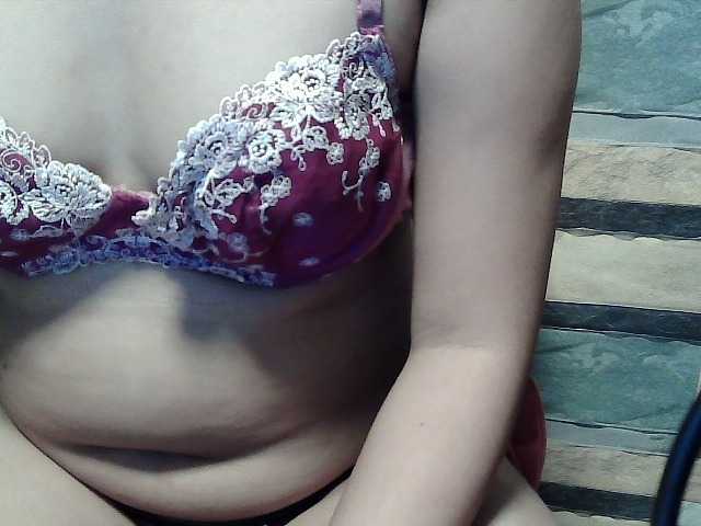 flowerhairypinay live cam on BongaCams