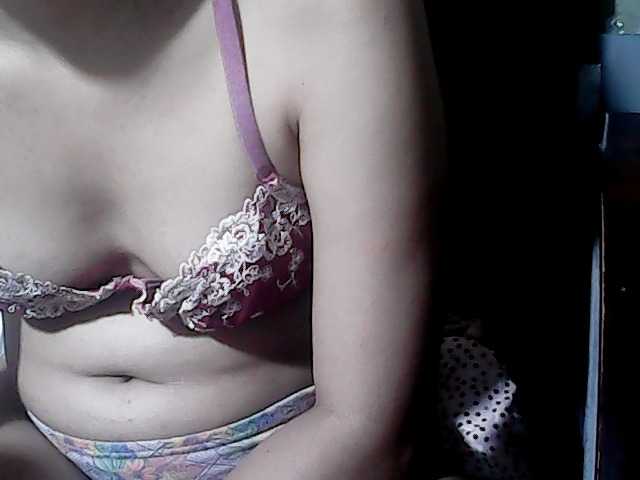 flowerhairypinay live cam on BongaCams