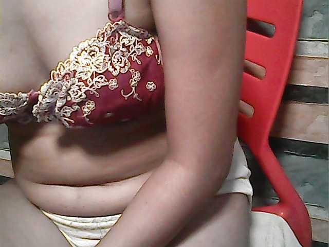 flowerhairypinay live cam on BongaCams