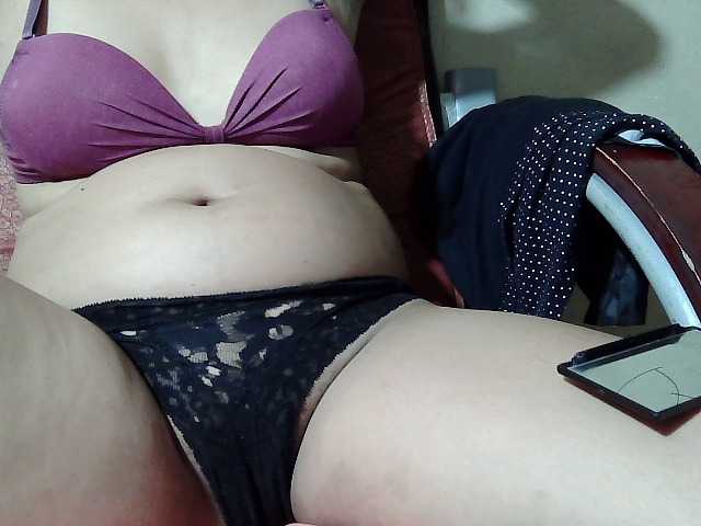 flowerhairypinay live cam on BongaCams