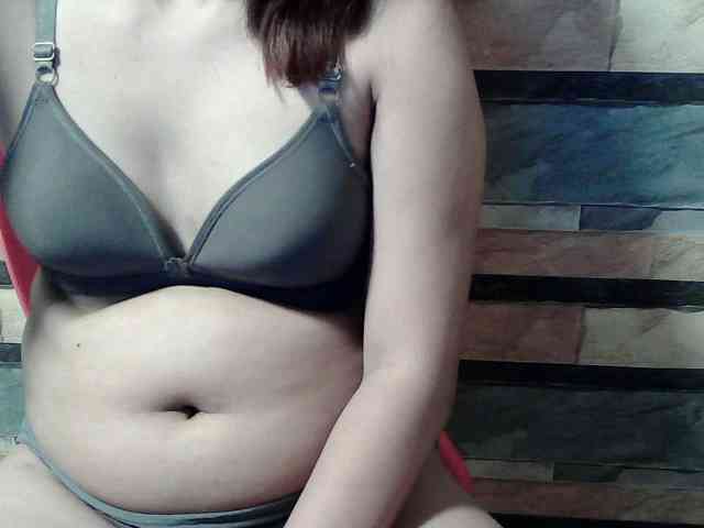 HornyNica webcam