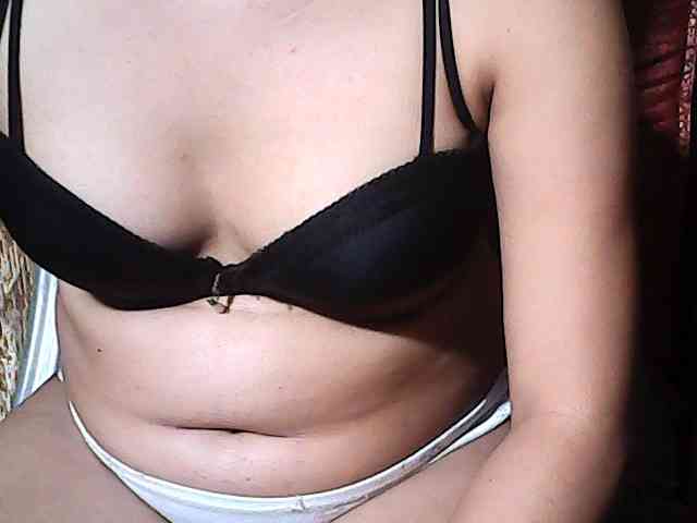 HornyNica webcam