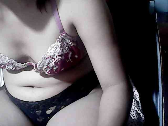 HornyNica webcam