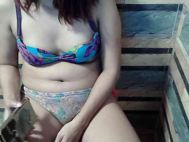 HornyNica webcam