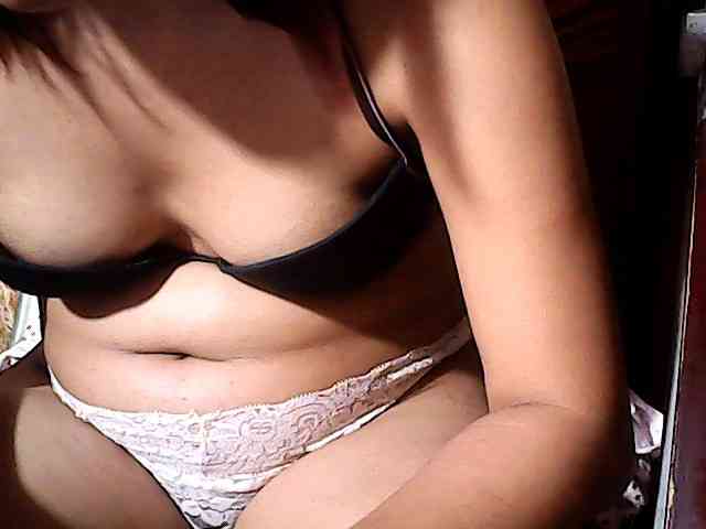 HornyNica webcam