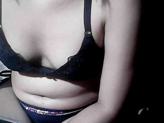 HornyNica webcam