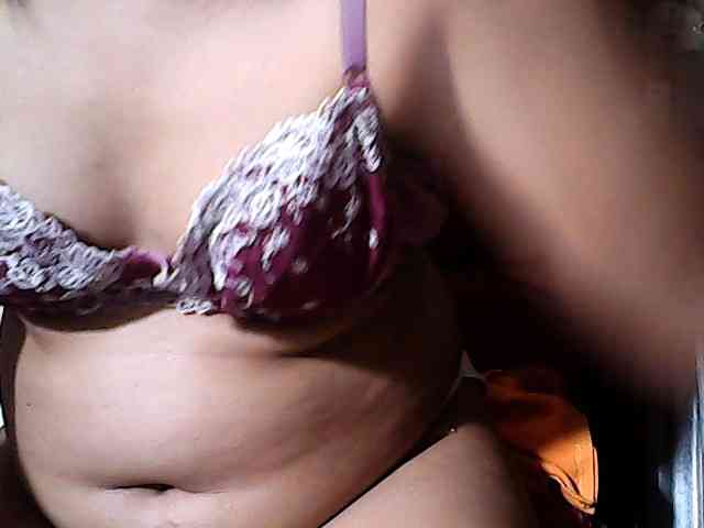 HornyNica webcam