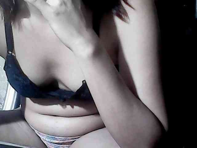 HornyNica webcam