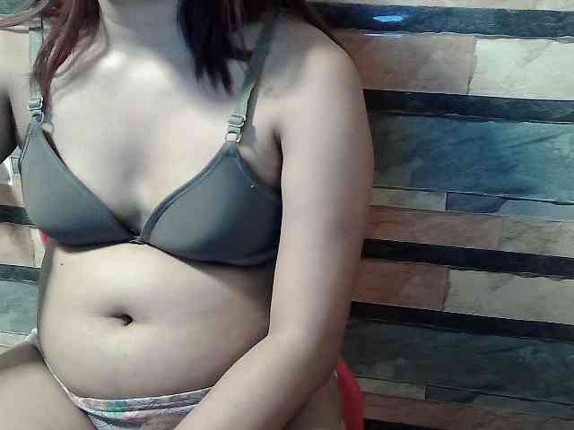 HornyNica webcam