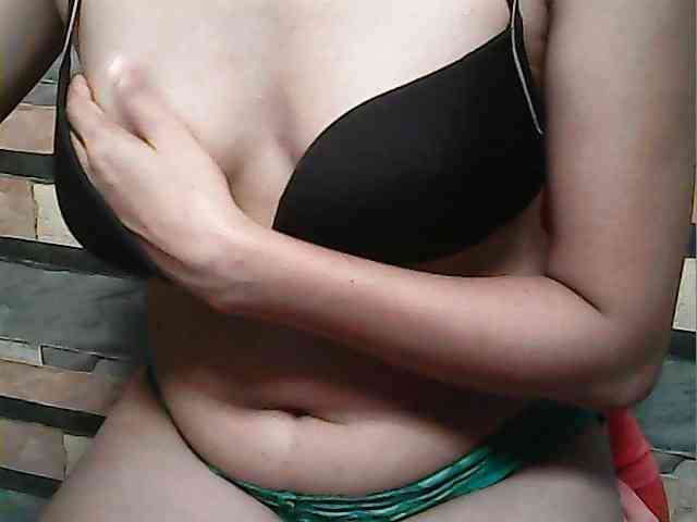 HornyNica webcam