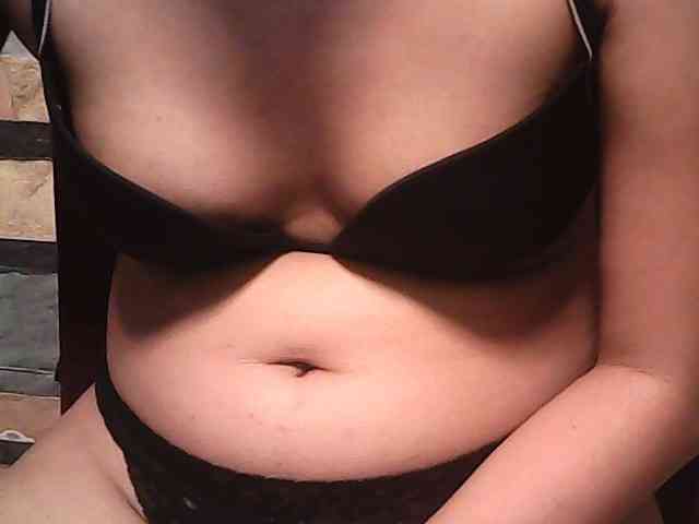 HornyNica webcam