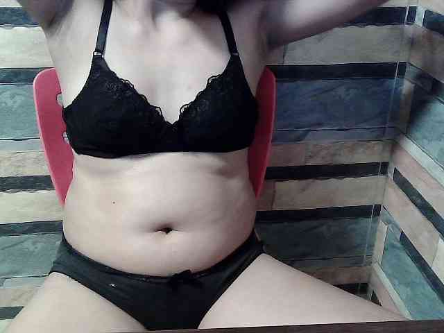 HornyNica webcam