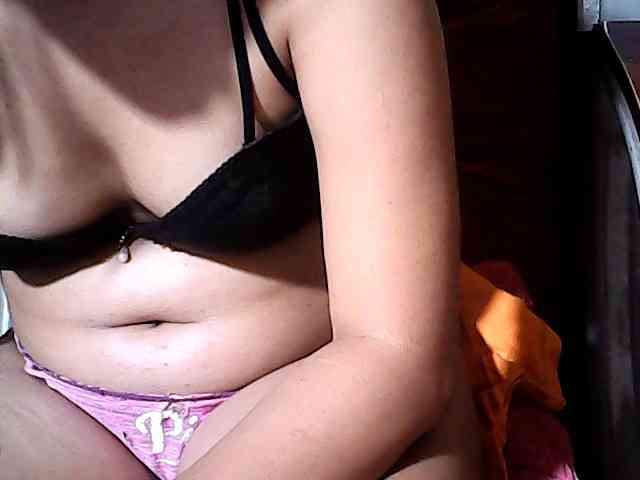 HornyNica webcam